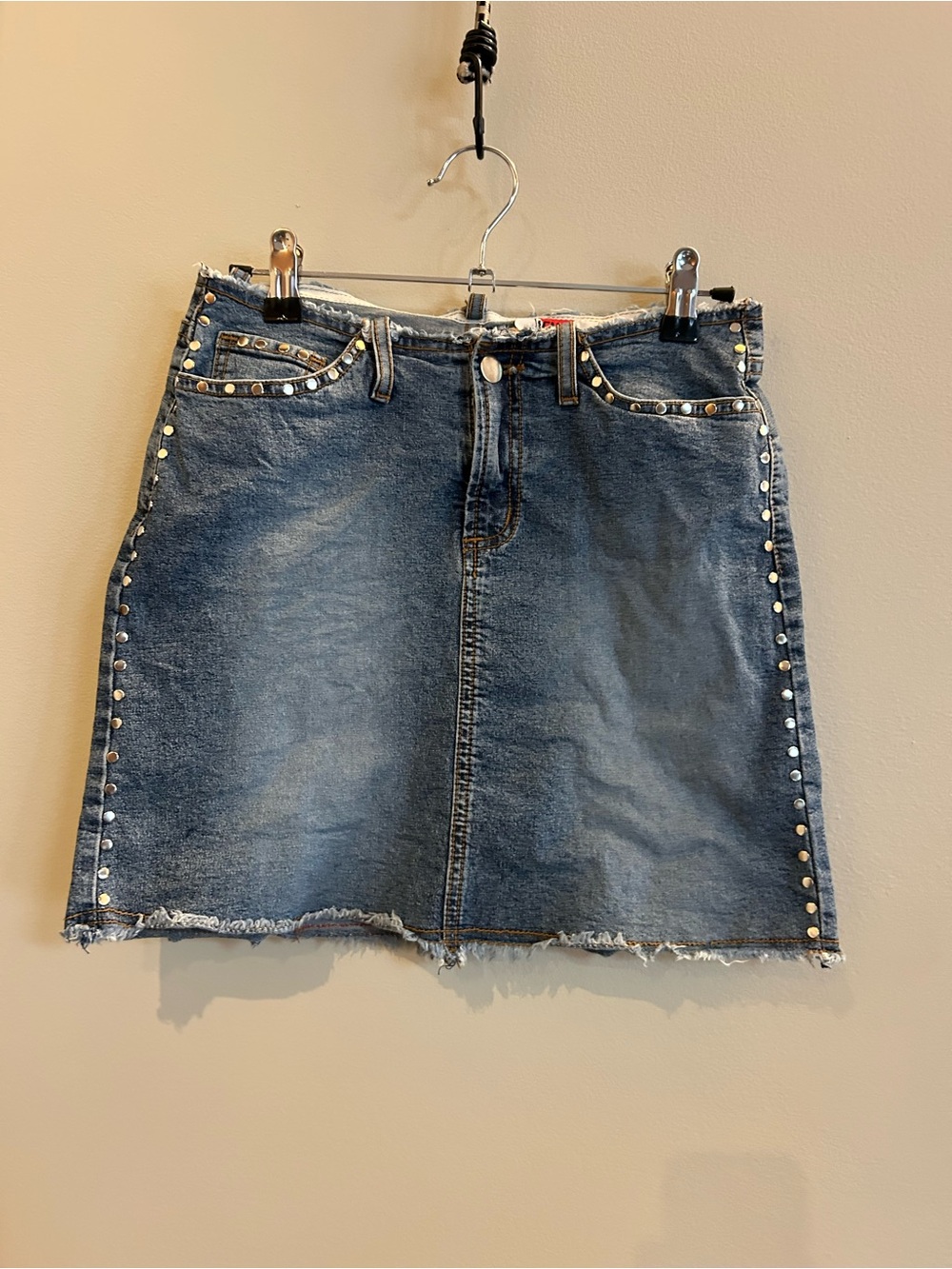 VENUS Y2K Vintage Dark Blue Denim Mini Skirt with Stud Detailing